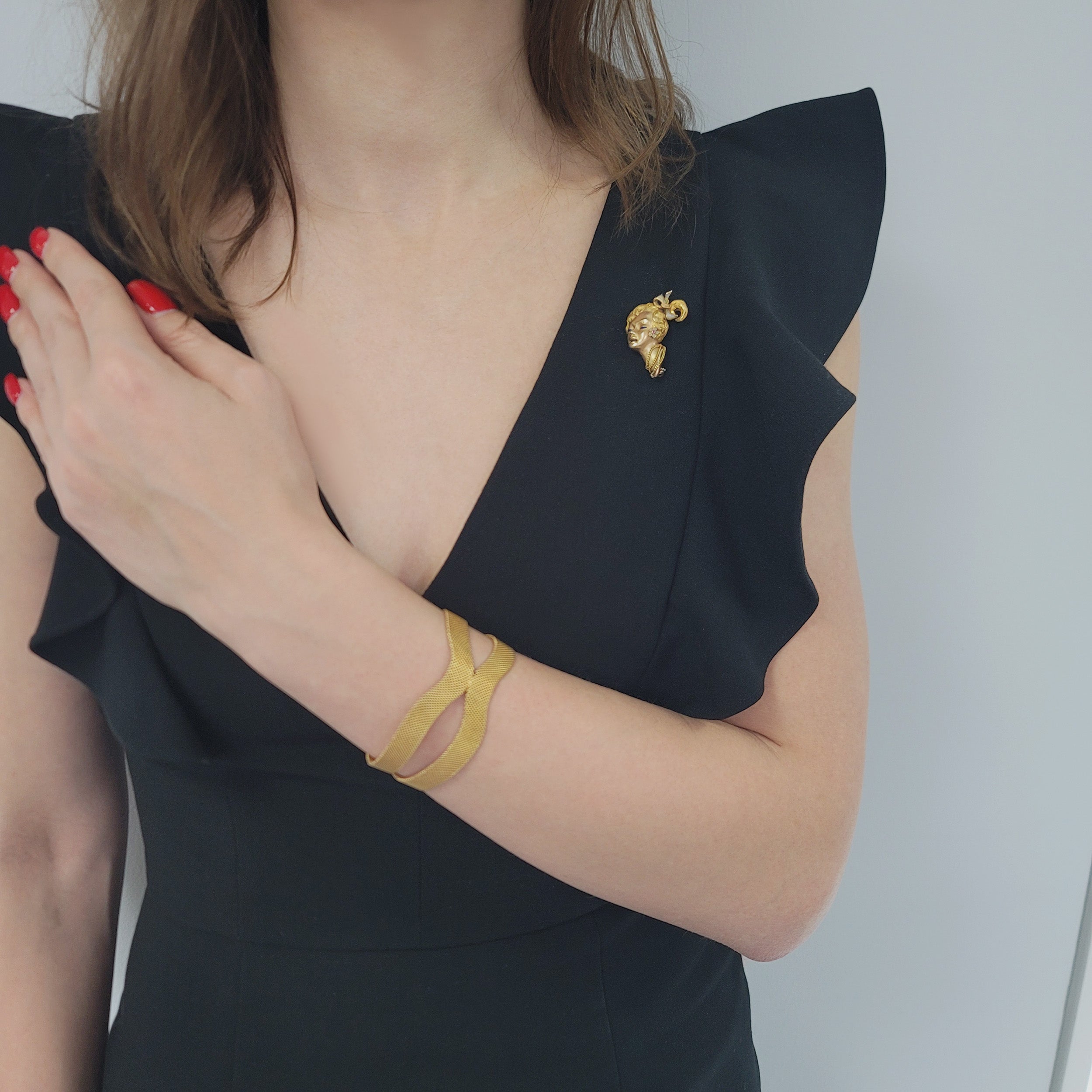 18k Yellow Gold And Enamel 3D Lady Face Brooch / Bracelet Clip, With Mesh Split Bracelet In 18k Yellow Gold