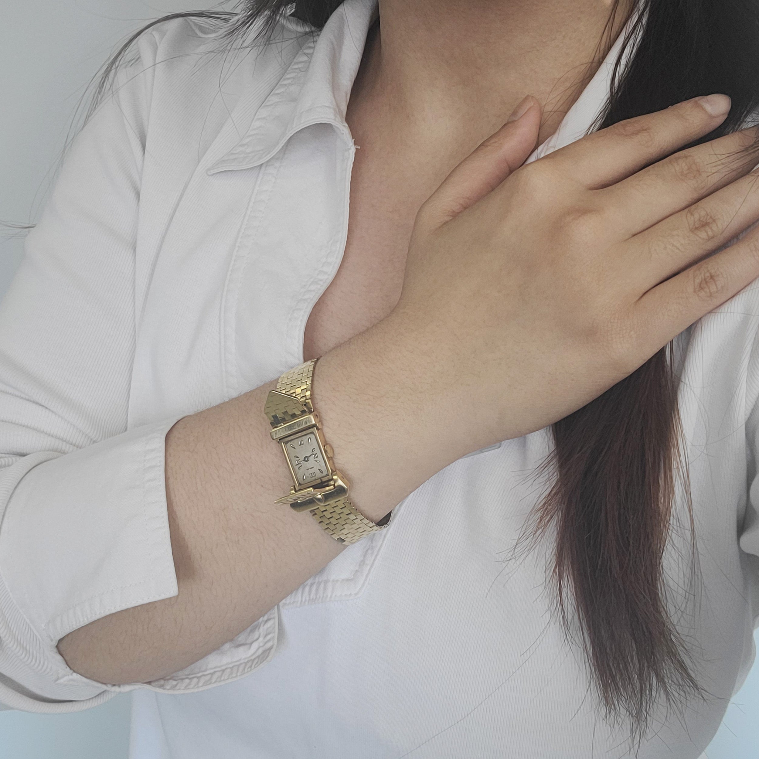 De Riba Vintage Belt Buckle Peekaboo Watch In 14k Yellow Gold