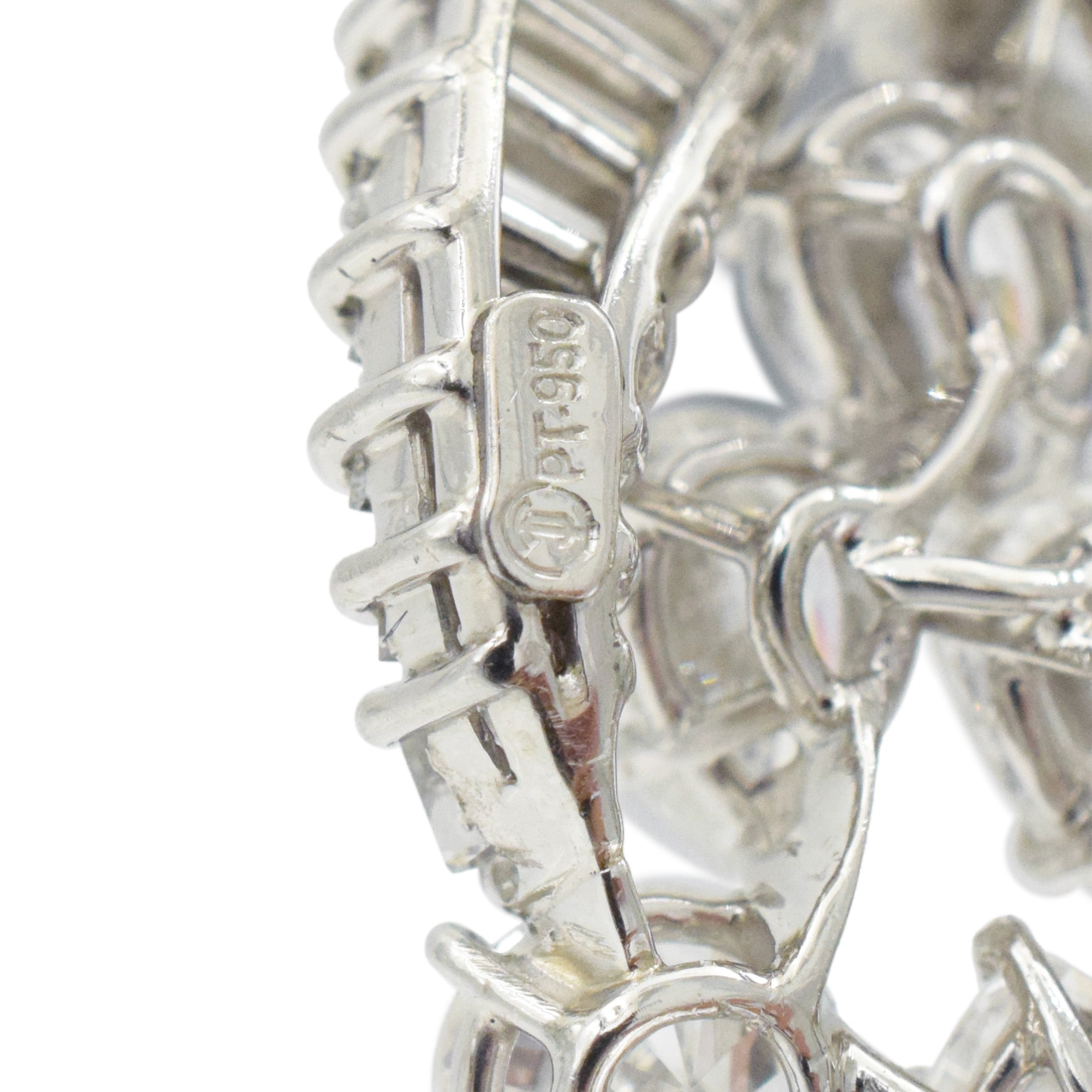 Harry Winston 20.07tcw Diamond Brooch in Platinum. Circa 1965.