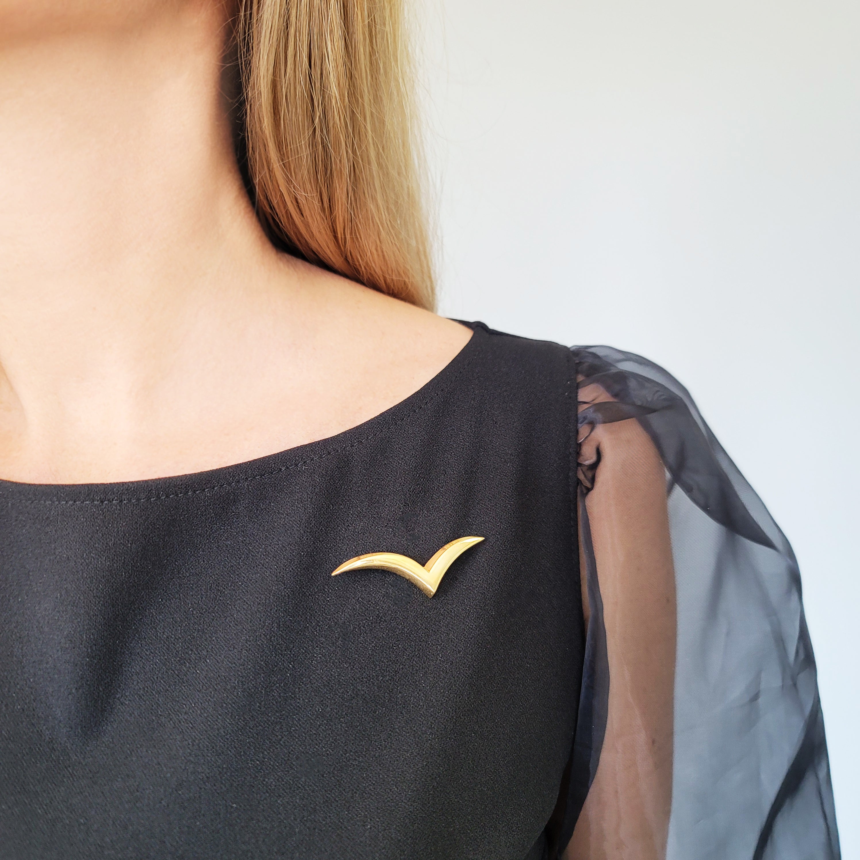 1990's Tiffany & Co Seagull V Brooch in 18K Yellow Gold