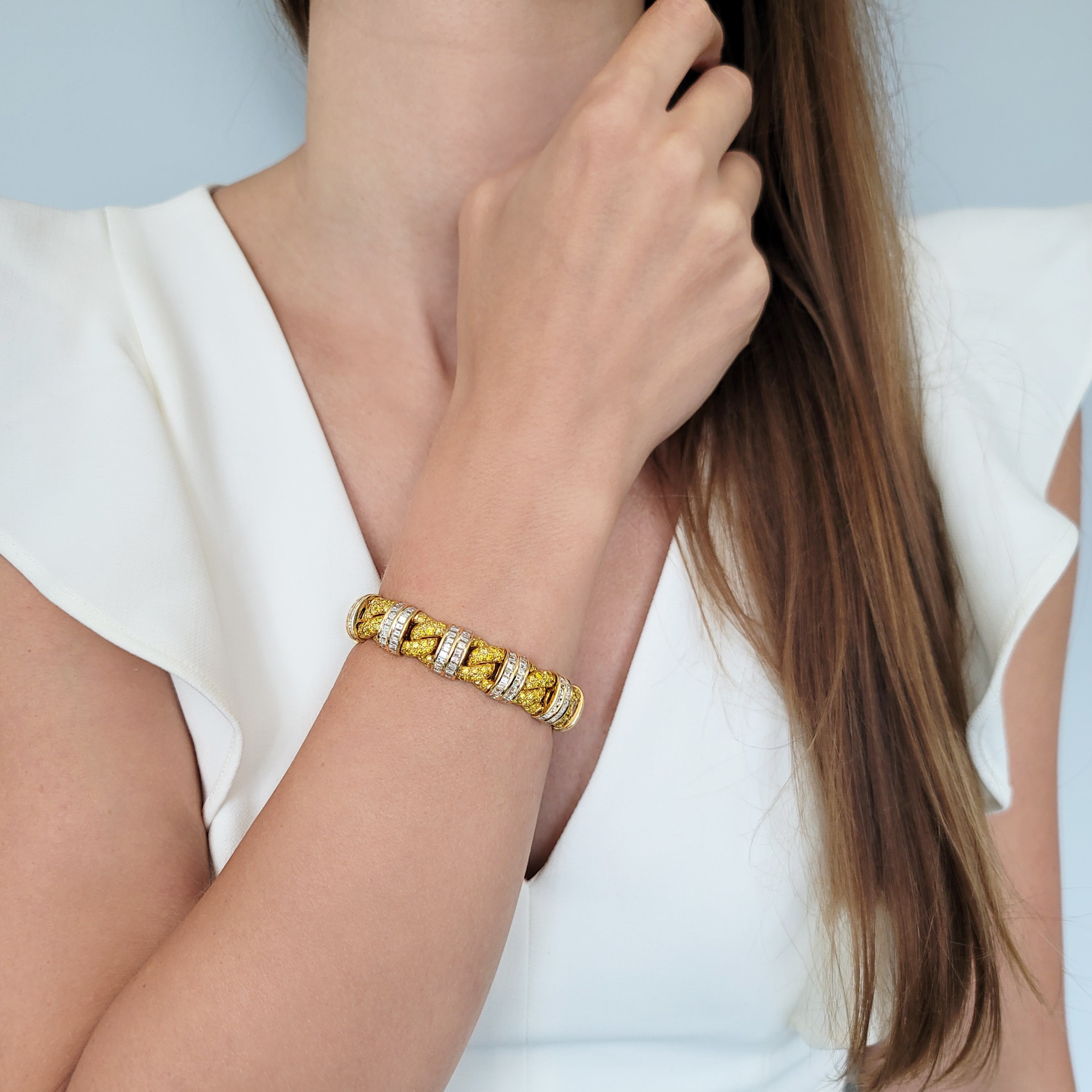Graff 7.00ct Fancy Intense Yellow & 10.00ct White Diamond Bracelet In 18k Gold