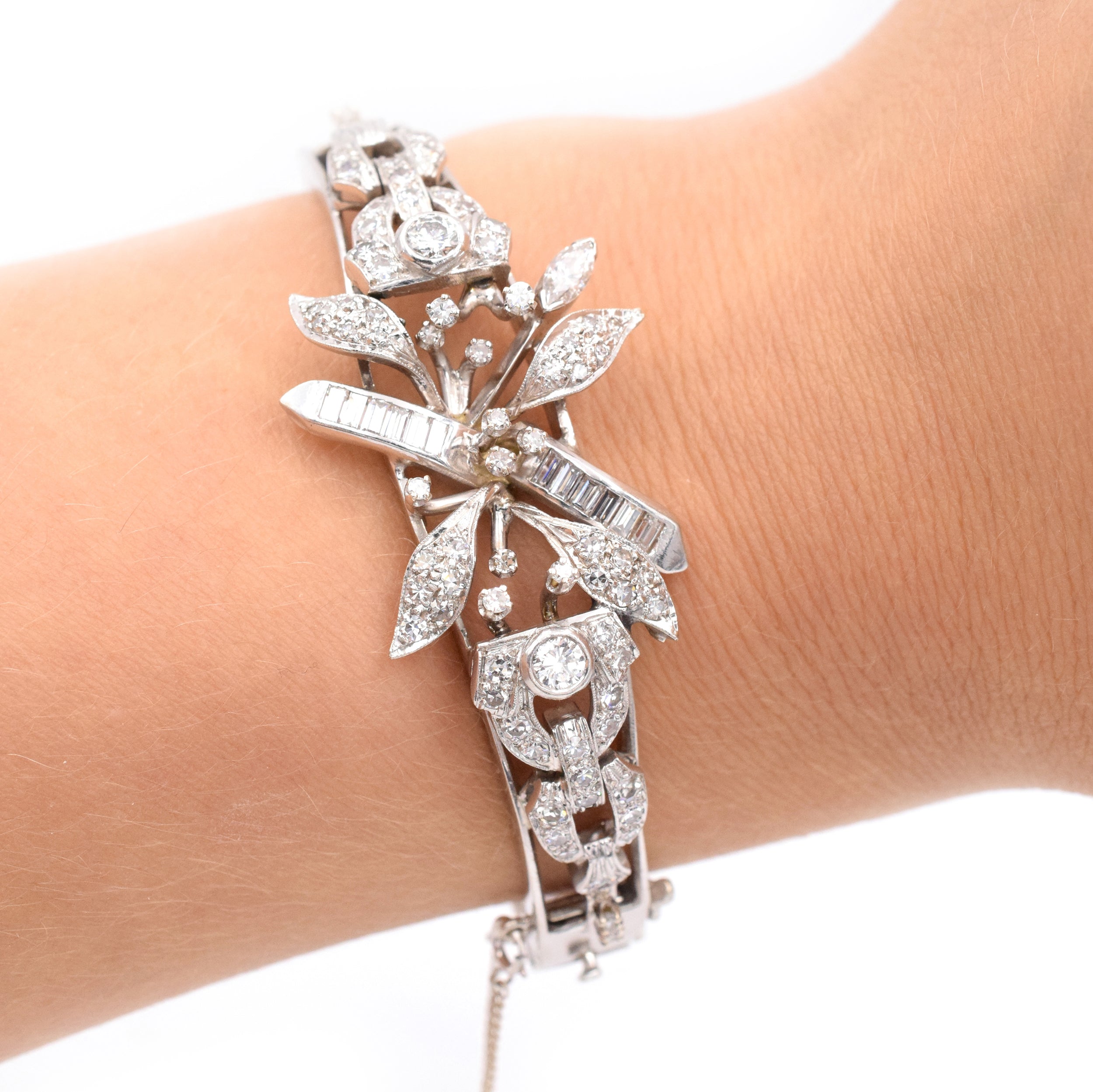 Mid-Century 1.60ct Diamonds Bangle Bracelet in 14k Gold
