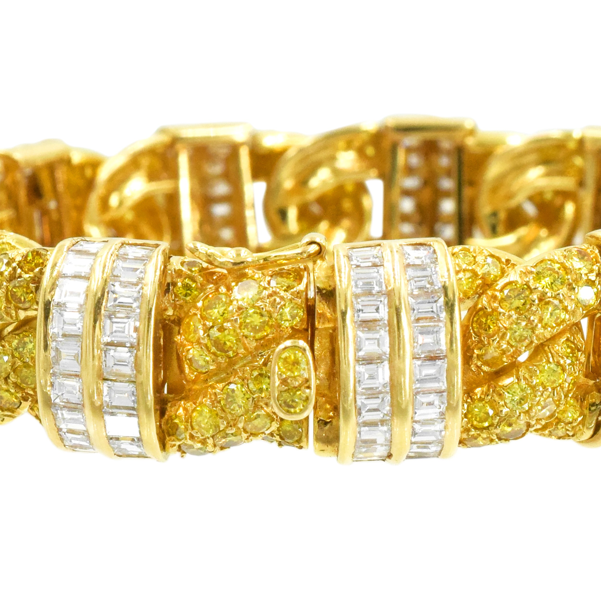 Graff 7.00ct Fancy Intense Yellow & 10.00ct White Diamond Bracelet In 18k Gold