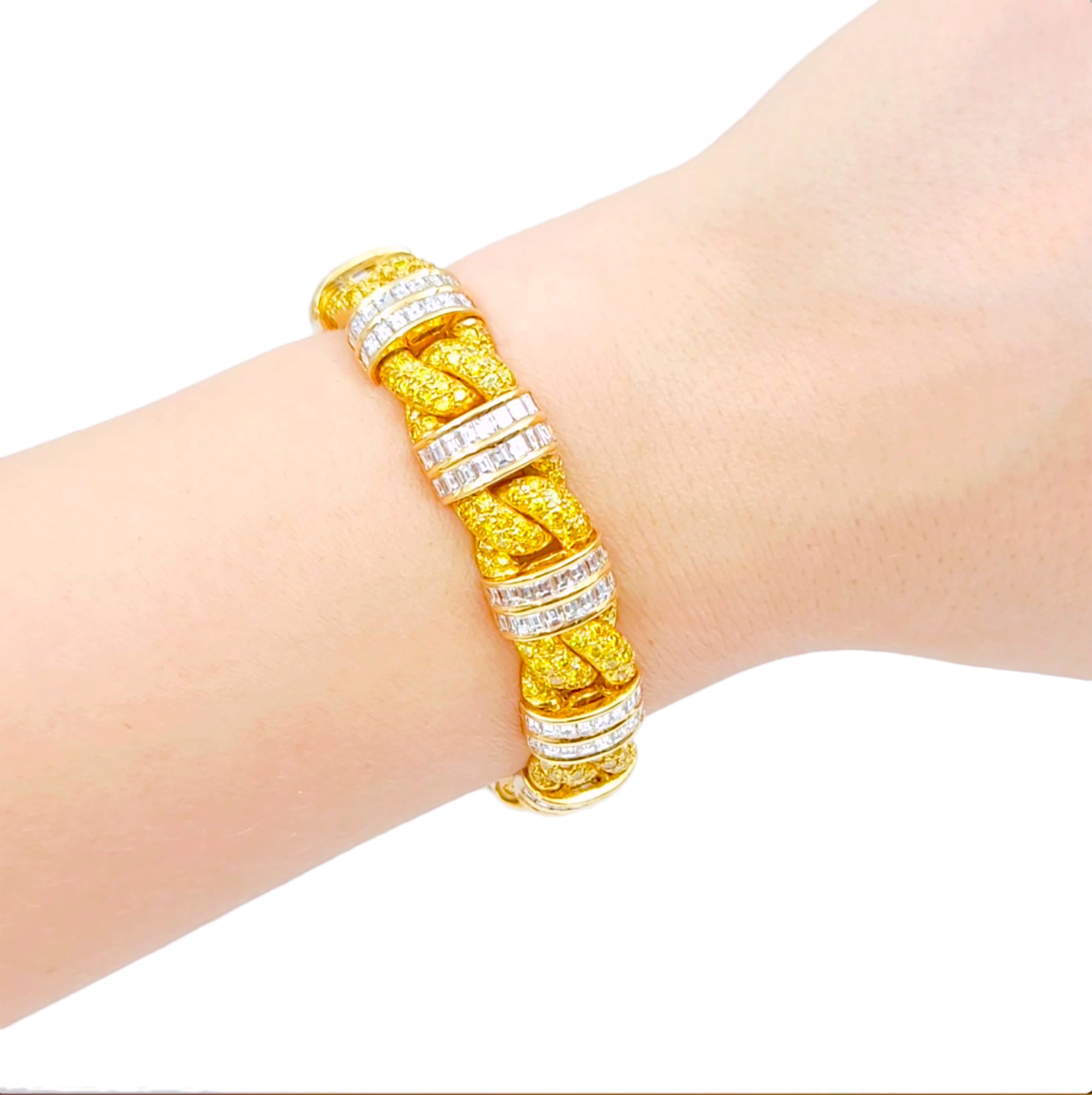 Graff 7.00ct Fancy Intense Yellow & 10.00ct White Diamond Bracelet In 18k Gold