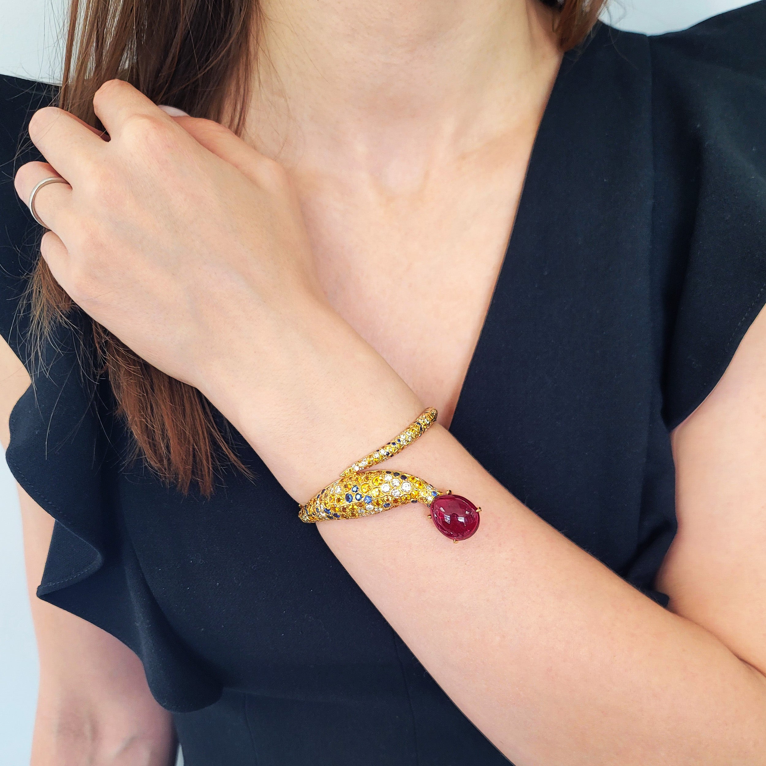 Pink tourmaline, sapphire and diamond bracelet in 18k yellow gold