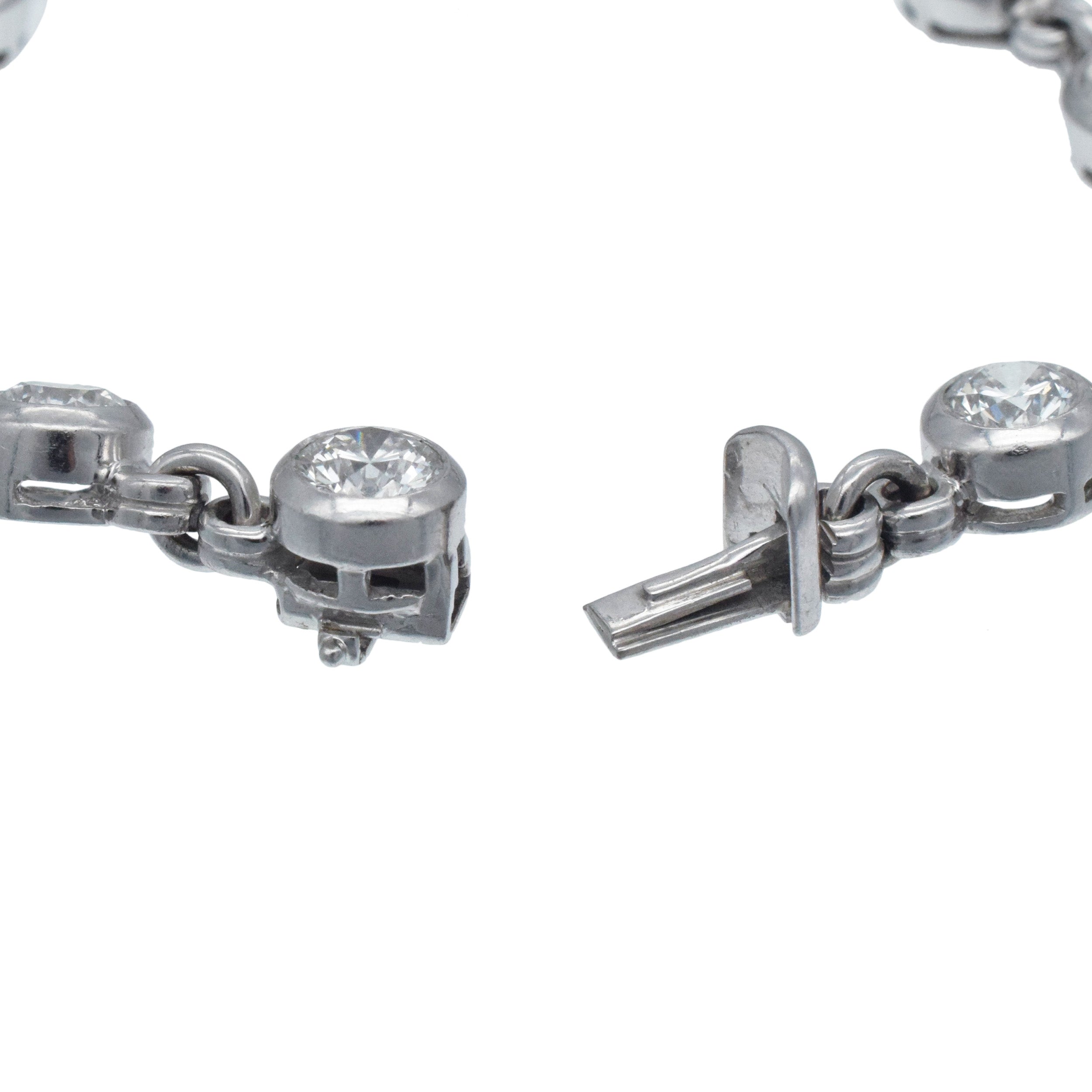 Graff Diamond Heart Charm Bracelet In Platinum