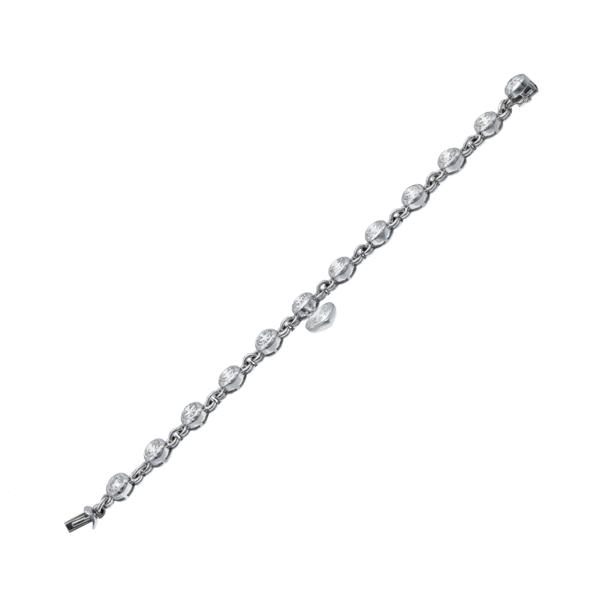 Graff Diamond Heart Charm Bracelet In Platinum