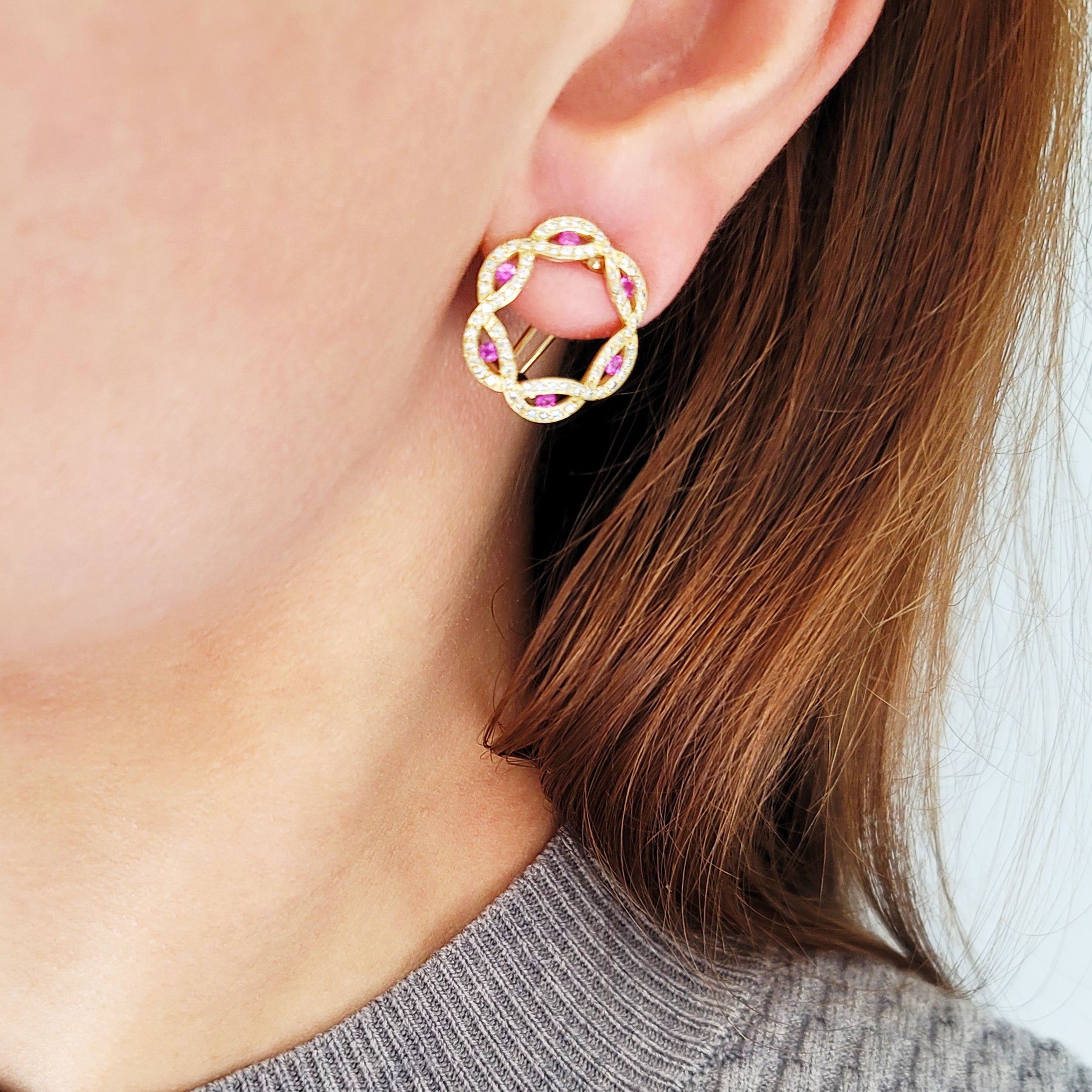 Pink sapphire and diamond circular earrings in 18k yellow gold