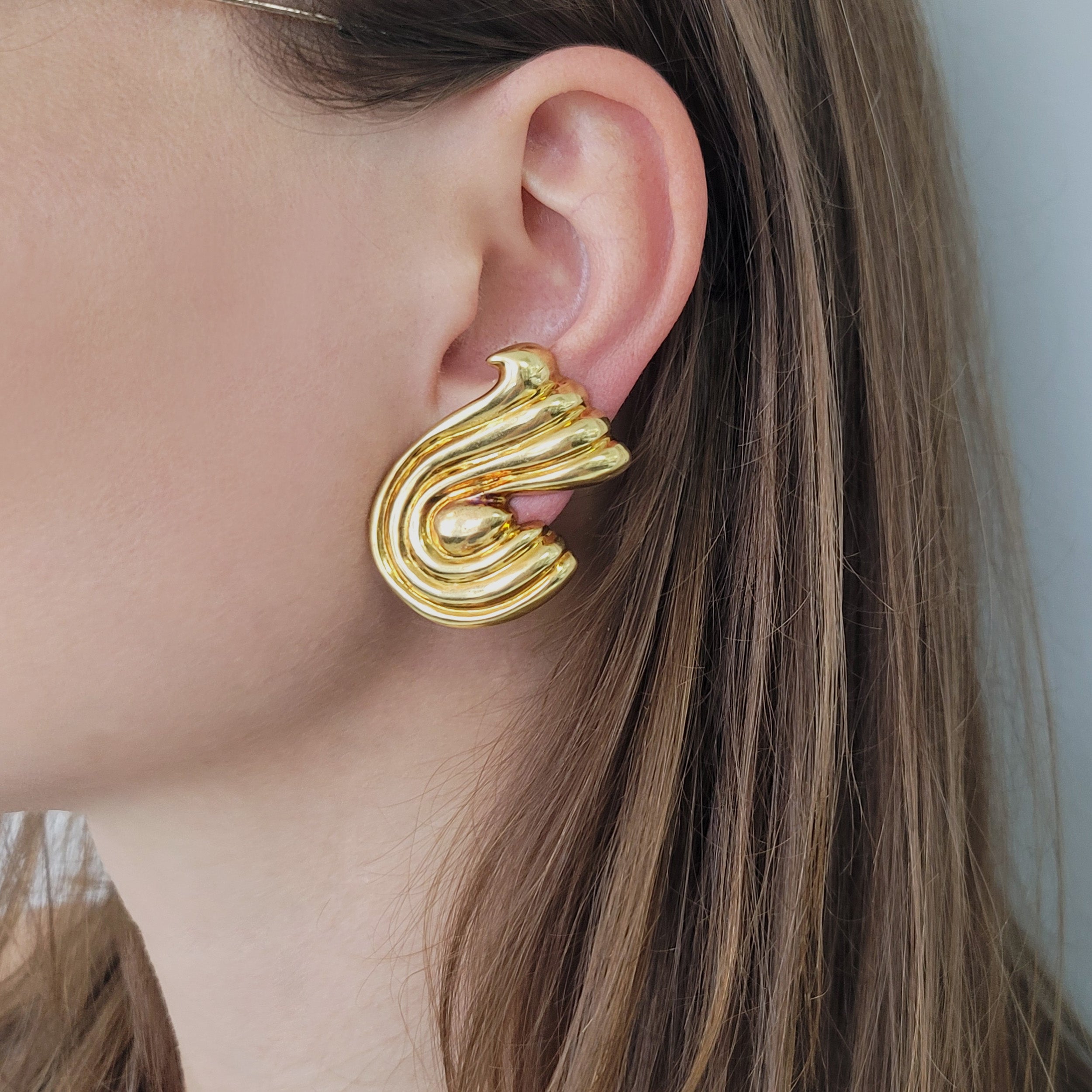 Vintage 18K Yellow Gold Fluted Ribbon Ear-Clip Earrings
