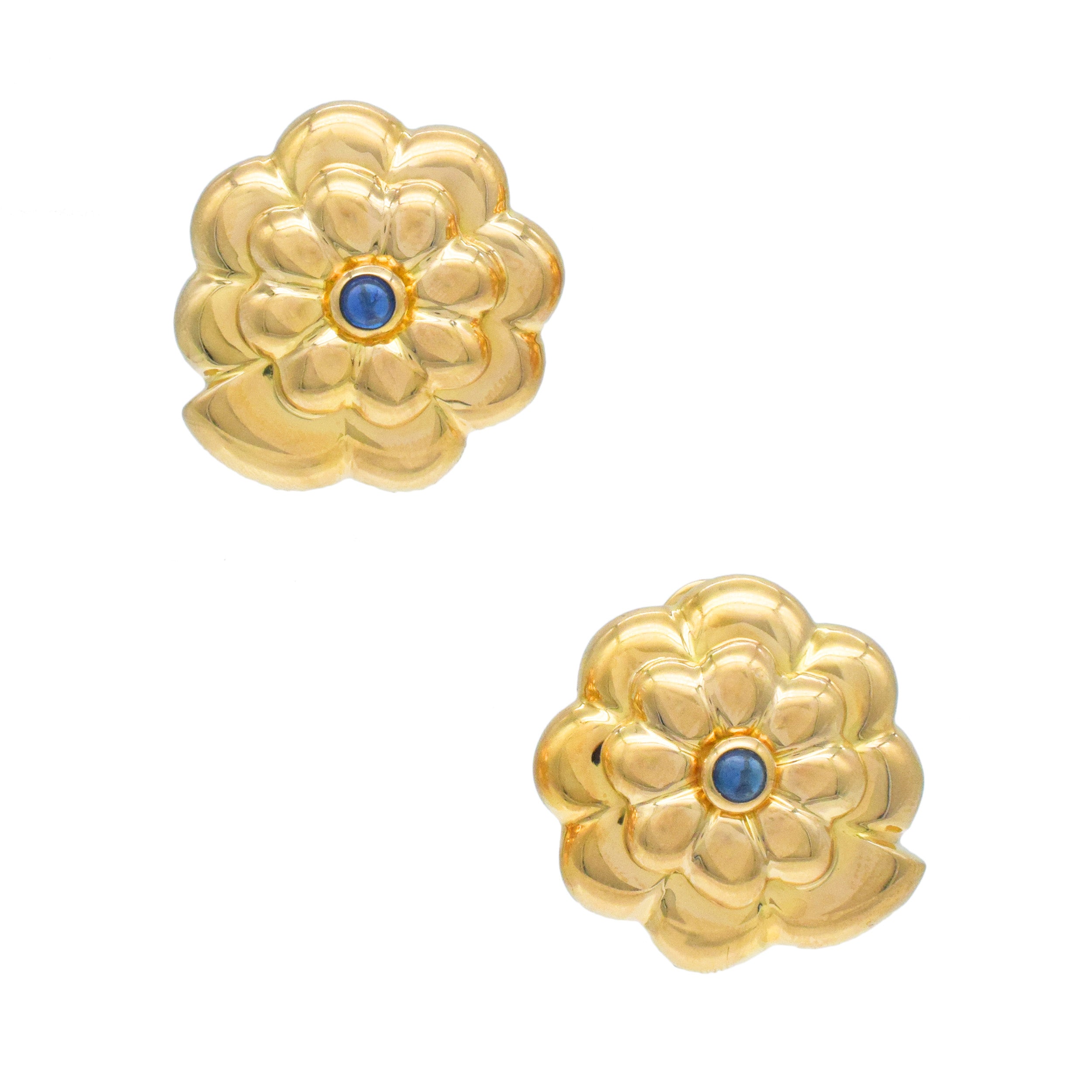 18k Polished Yellow Gold Gardenia Earrings With Sapphire Centers