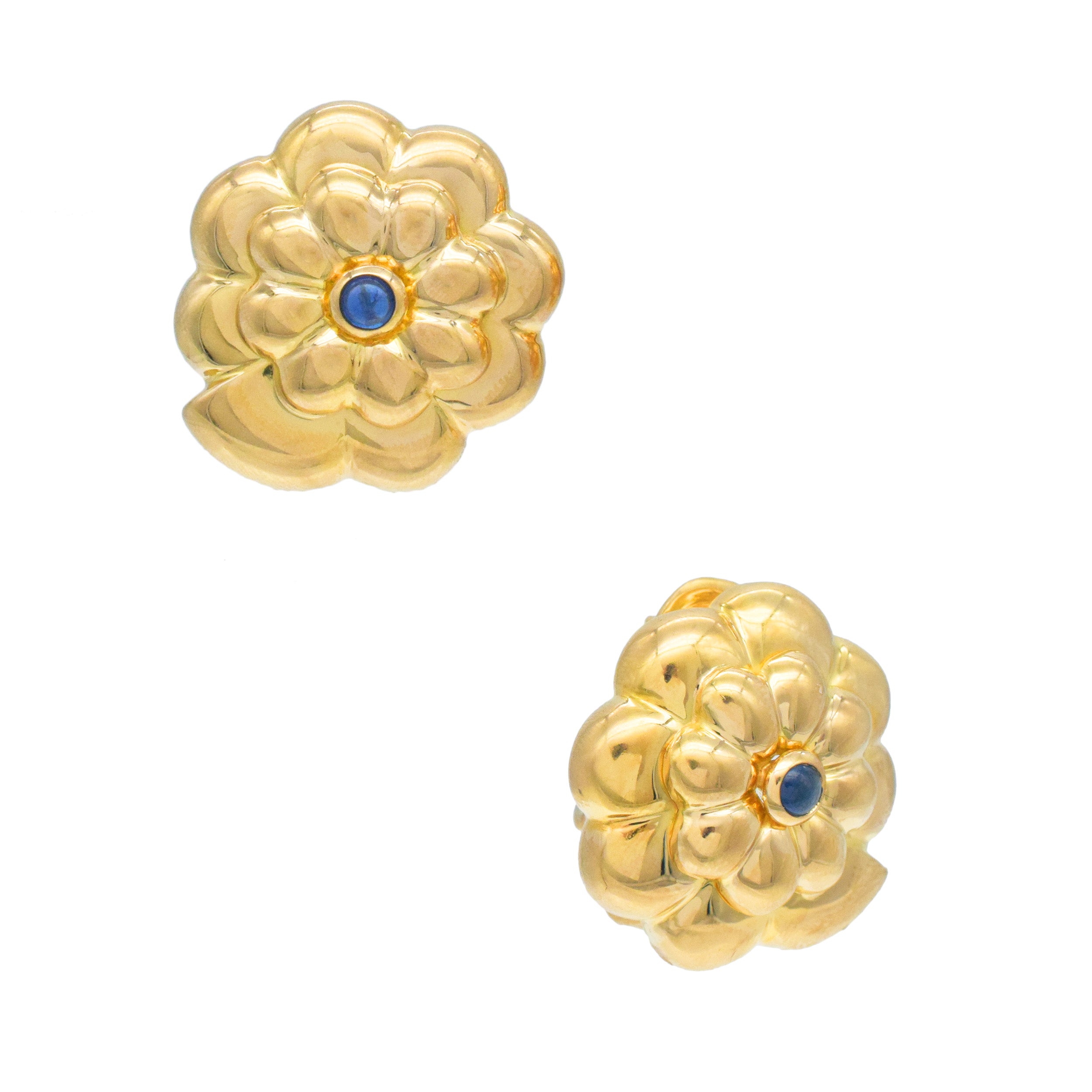 18k Polished Yellow Gold Gardenia Earrings With Sapphire Centers