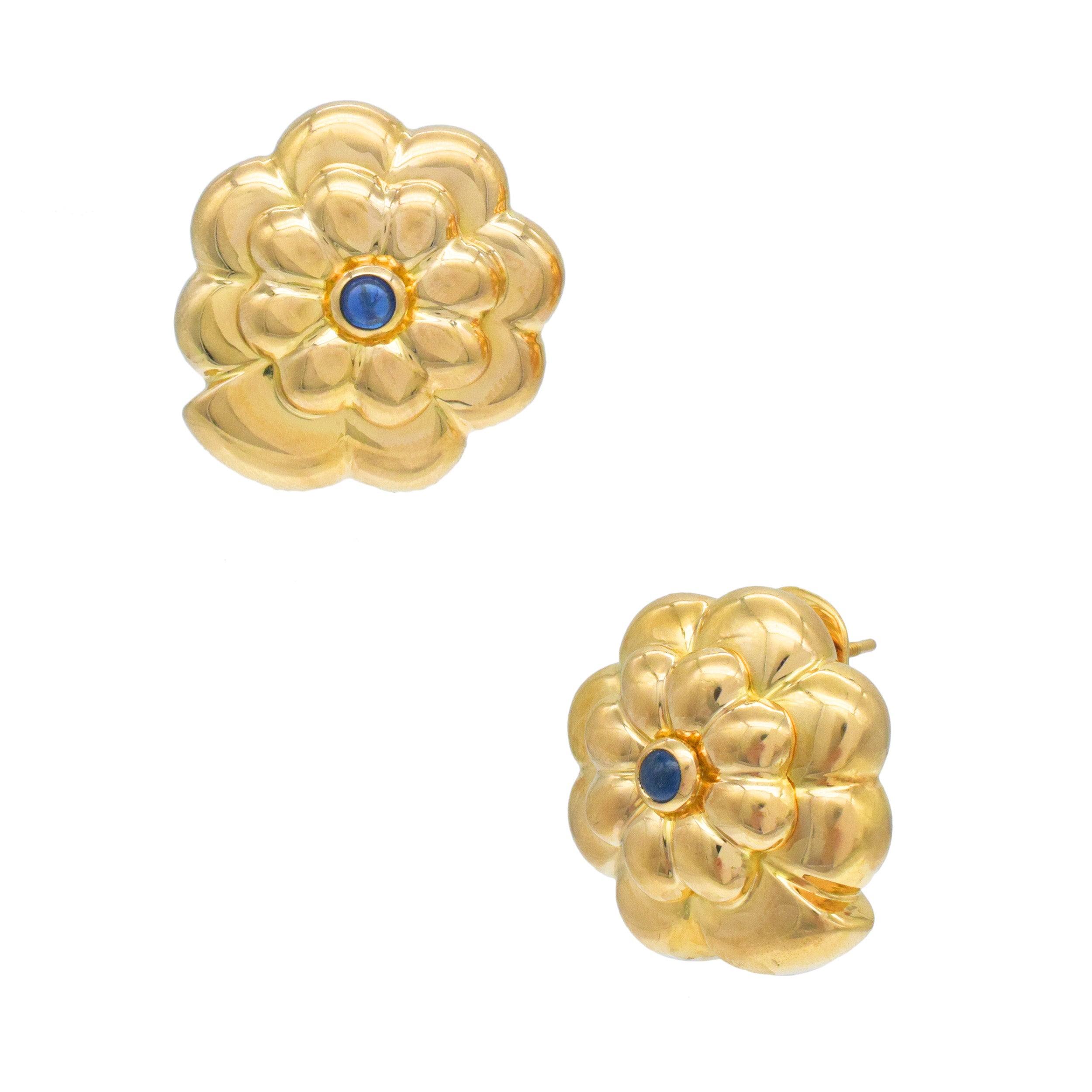 18k Polished Yellow Gold Gardenia Earrings With Sapphire Centers