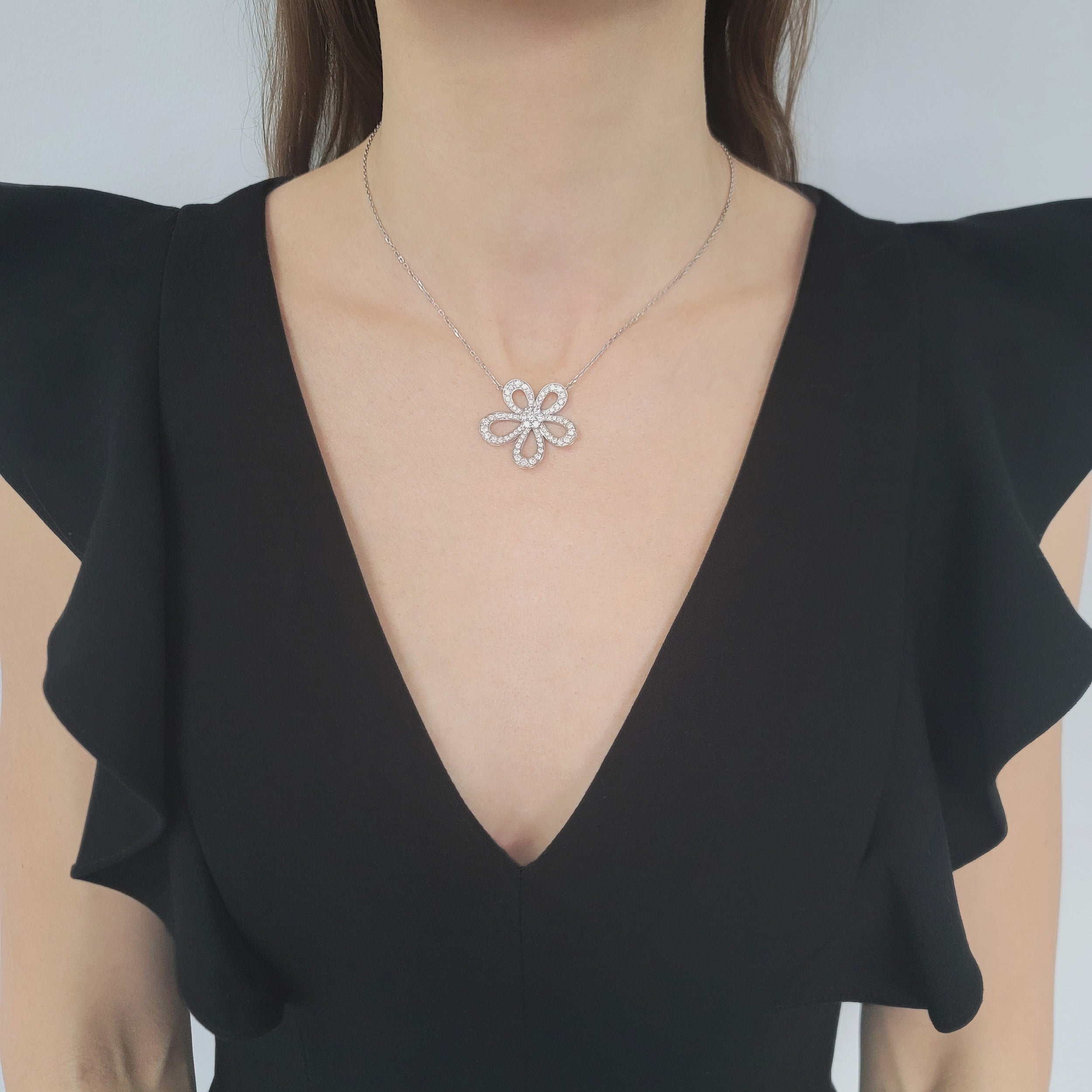 Van Cleef & Arpels Diamond Flowerlace Pendant In 18k White Gold