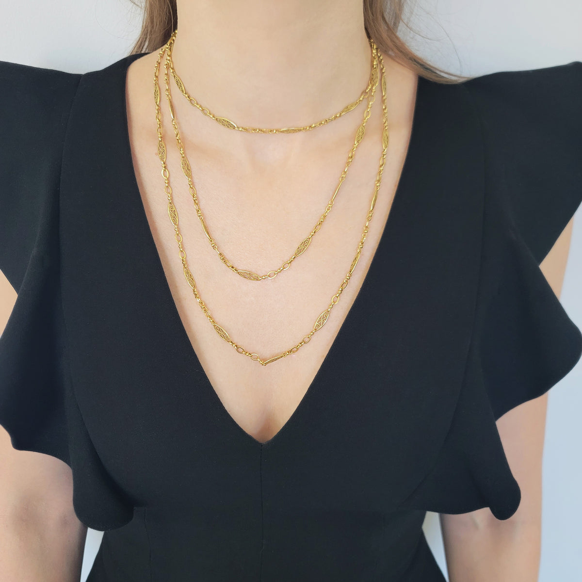 Art Novuveau French handmade long chain / muff chain in 18k yellow gold