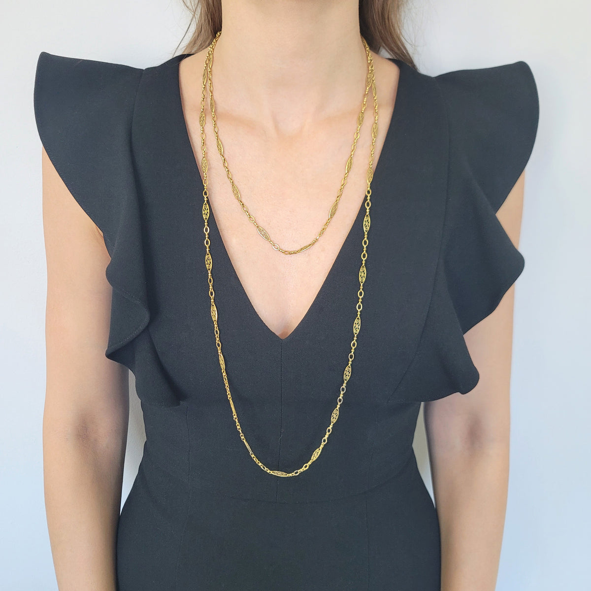 Art Novuveau French handmade long chain / muff chain in 18k yellow gold