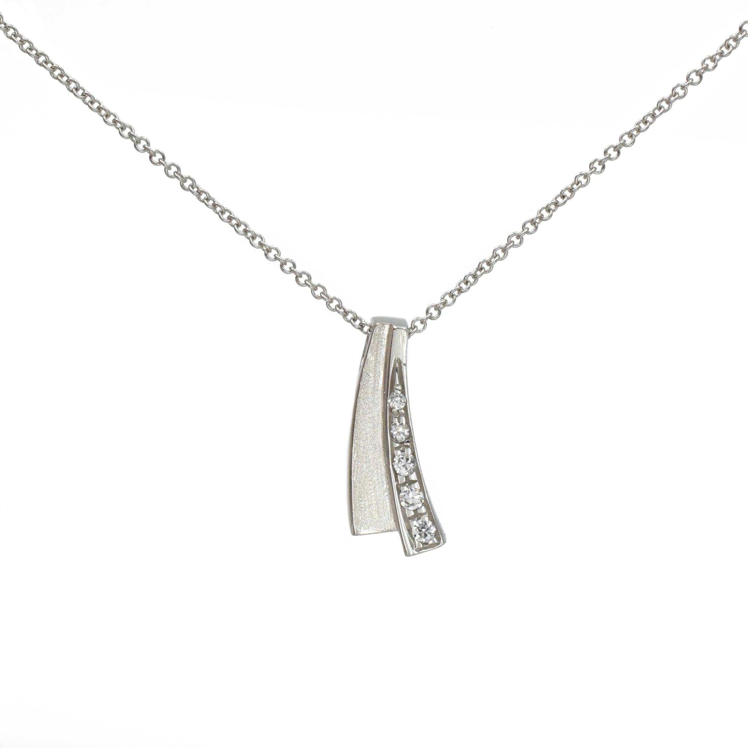 Diamond Pendant / Necklace In 18k White Gold