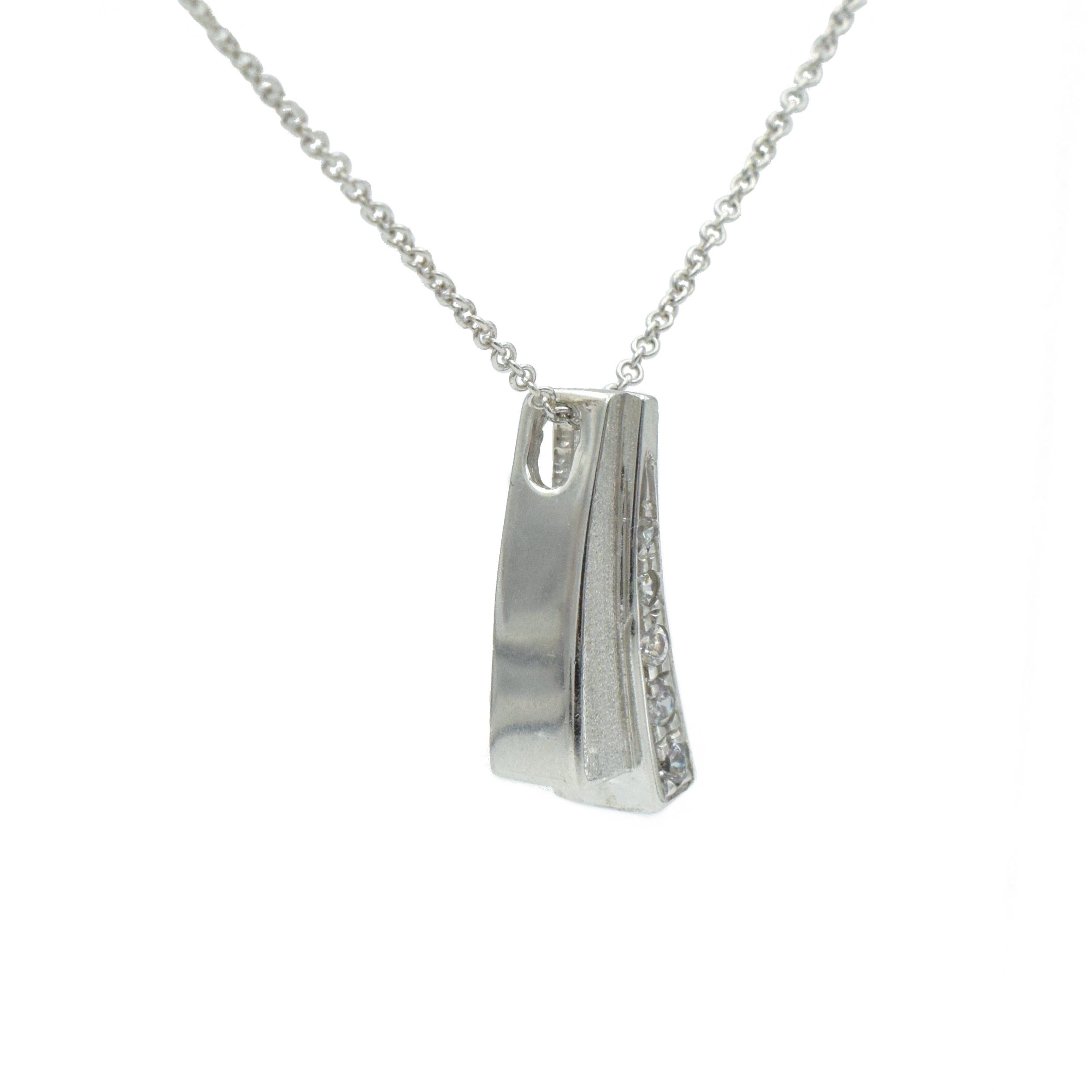 Diamond Pendant / Necklace In 18k White Gold